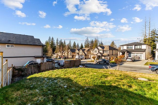 10897 Morrisette Pl, House other with 6 bedrooms, 5 bathrooms and 4 parking in Maple Ridge BC | Image 24