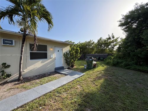 1-305 Nw 1st Ave, Hallandale Beach, FL, 33009-3376 | Card Image