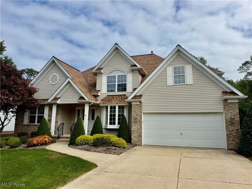 36255 Sandy Knoll Dr, Eastlake, OH, 44095-5421 | Card Image