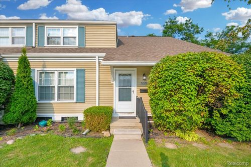 21252 E Glen Haven Cir, Northville, MI, 48167-2468 | Card Image