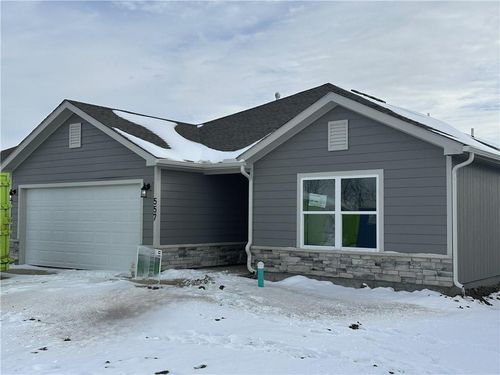 557 W Bluebird St, Gardner, KS, 66030 | Card Image