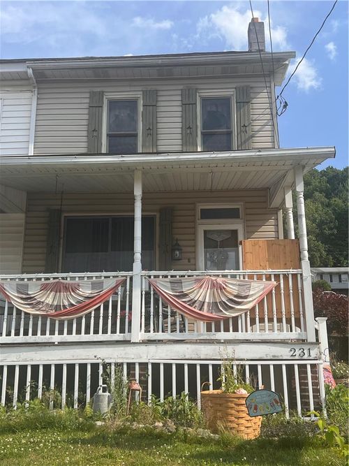 231 W Railroad St, Nesquehoning, PA, 18240-1410 | Card Image