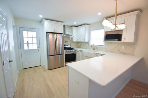 36 S 5th Ave, Brentwood, NY, 11717-5529 | Card Image