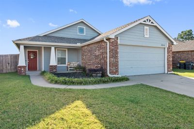 10412 S Olmsted Place, House other with 4 bedrooms, 2 bathrooms and null parking in Jenks OK | Image 1