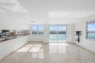 2311 - 650 West Ave, Condo with 2 bedrooms, 2 bathrooms and null parking in Miami Beach FL | Image 2