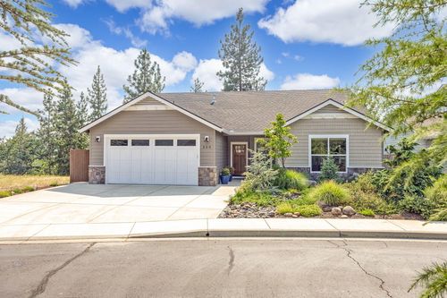 220 White Oak Way, Shady Cove, OR, 97539 | Card Image