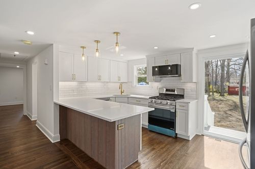 245 Careswell St, Marshfield, MA, 02050-5321 | Card Image