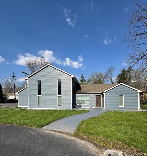 3700 Green Lake Rd, West Bloomfield, MI, 48324-2758 | Card Image