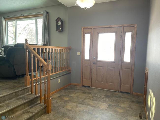 Front door foyer | Image 4