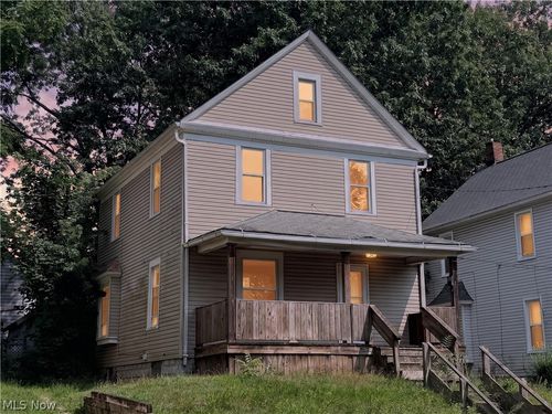 513 Rentschler St, Akron, OH, 44304-1724 | Card Image