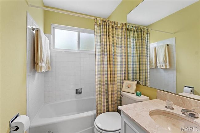 Second floor full bath | Image 27