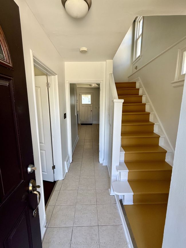 17 Arkell St, House other with 7 bedrooms, 2 bathrooms and 2 parking in Hamilton ON | Image 5