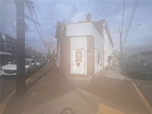 4201 Main St, Bloomfield, PA, 15224-1540 | Card Image