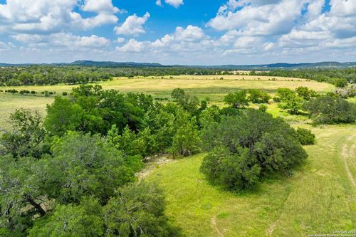 8 Cypress Creek Rd, Comfort, TX, 78013-3701 | Card Image