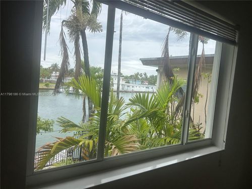 3-8200 Byron Ave, Miami Beach, FL, 33141-4906 | Card Image