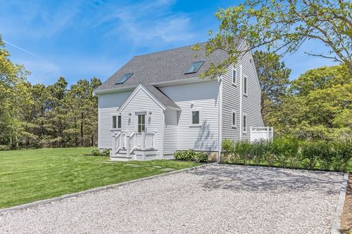 61 Dodgers Hole Rd, Edgartown, MA, 02539-6311 | Card Image