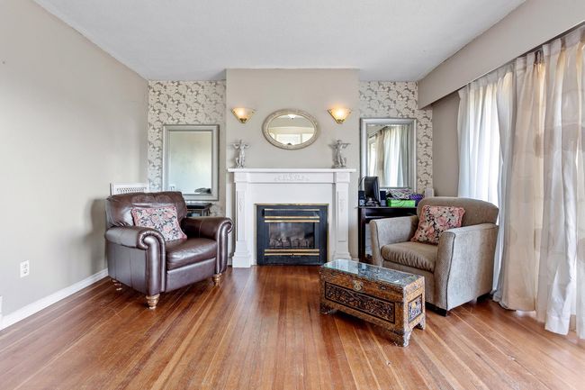 1013 Tuxedo Dr, House other with 4 bedrooms, 2 bathrooms and 3 parking in Port Moody BC | Image 6
