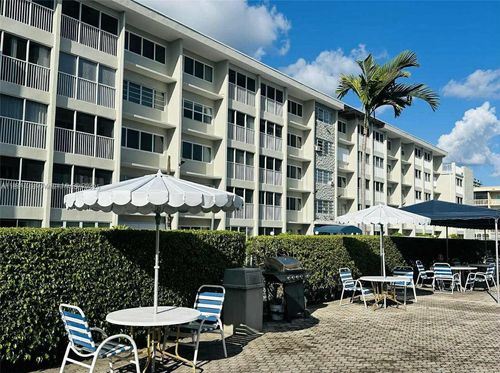 apt-404g-330 Se 2nd St, Hallandale Beach, FL, 33009-5663 | Card Image