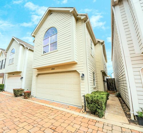2941 Clinton Dr, Houston, TX, 77020-8403 | Card Image
