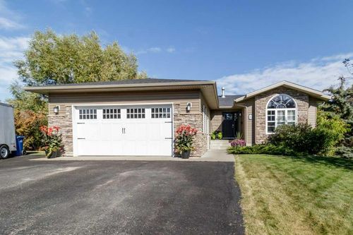 3 Ravenscrag Cres, Norglenwold, AB, T4S1S5 | Card Image