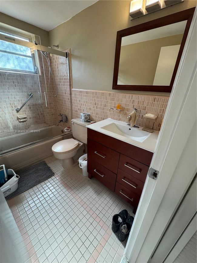 APT-5 - 115 Calabria Ave, Condo with 1 bedrooms, 1 bathrooms and null parking in Coral Gables FL | Image 9