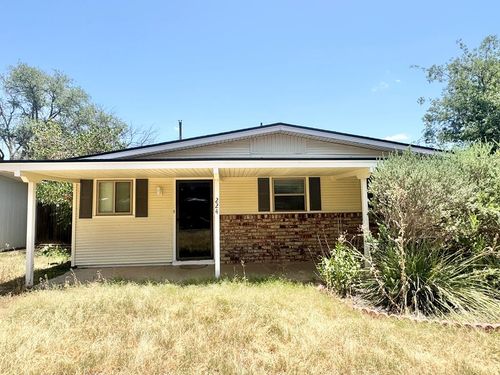 224 N Oxford Dr, San Angelo, TX, 76901-4815 | Card Image