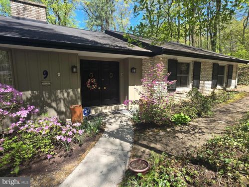 9 Brownstone Dr, Hershey, PA, 17033-2502 | Card Image