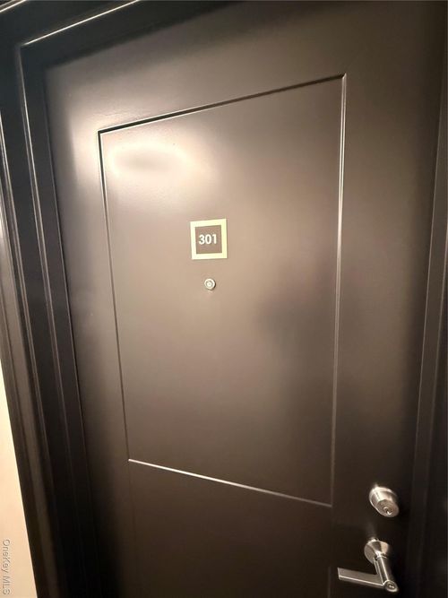 301-122 Greenwich Ave, Goshen, NY, 10924-2012 | Card Image