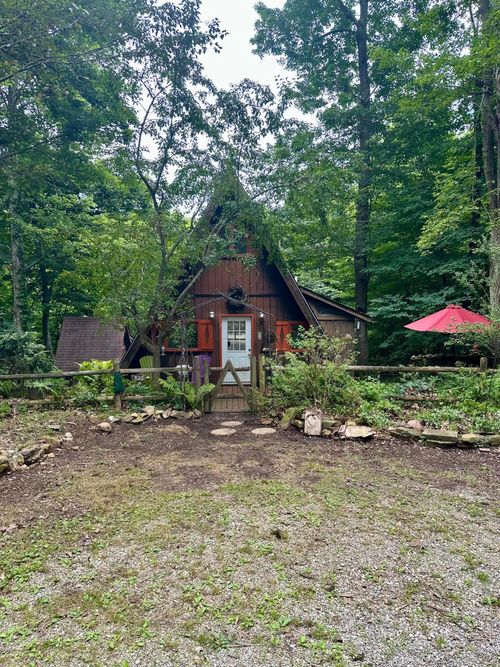 825 Kickapoo Ct, Hideaway Hls, OH, 43107 | Card Image