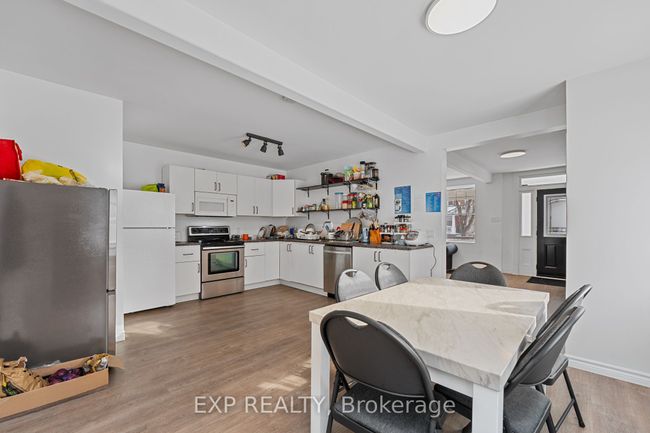 209 Rubidge St, House other with 5 bedrooms, 2 bathrooms and 1 parking in Peterborough ON | Image 5