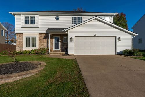 2615 Crystal Creek Dr, Davenport, IA, 52804-5036 | Card Image