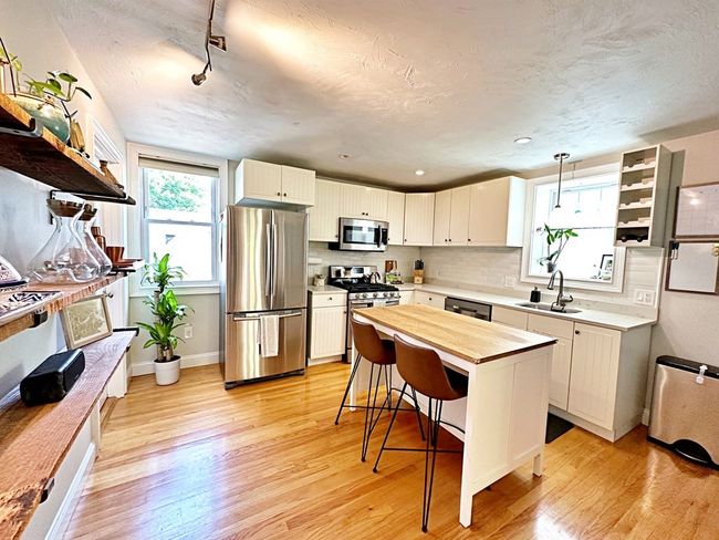 APT-2 - 242 Webster St, Condo with 3 bedrooms, 2 bathrooms and null parking in Boston MA | Image 7