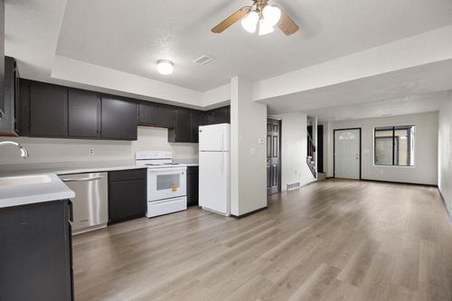 1903 E Creston Avenue, Des Moines, IA, 50320 | Card Image