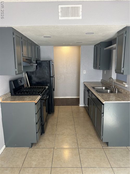 b-2853 Wheelwright Dr, Las Vegas, NV, 89121-1944 | Card Image