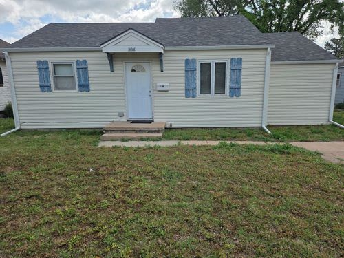 806 S Taylor St, Pratt, KS, 67124-2451 | Card Image