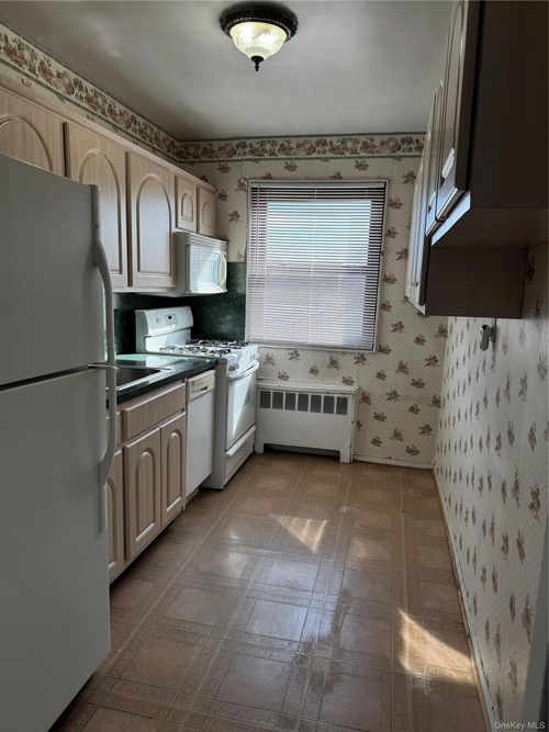 4-25-155-25 E 79th St, New York, NY, 10075-0421 | Card Image