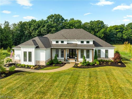 7087 Emerson Cir Nw, Massillon, OH, 44646-7507 | Card Image