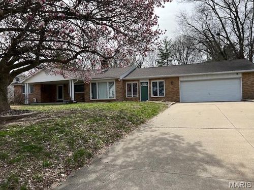 2305 W Delmar Ave, Godfrey, IL, 62035-1358 | Card Image