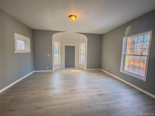 1226 N Grand River Ave, Lansing, MI, 48906-4803 | Card Image