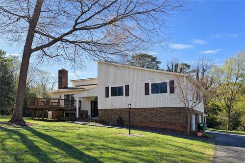 302 Country Ln, King, NC, 27021-9141 | Card Image