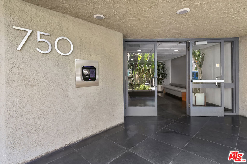 Residential in West Hollywood 4