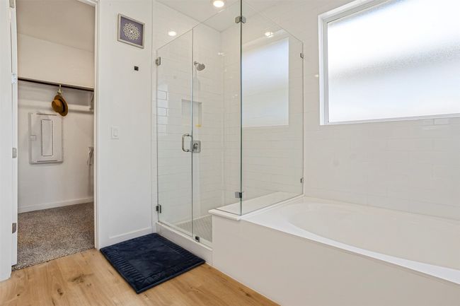 RELAXING GARDEN TUB IN OWNERS BATH, FOR SOAKING & SIPPING WINE !!! | Image 21