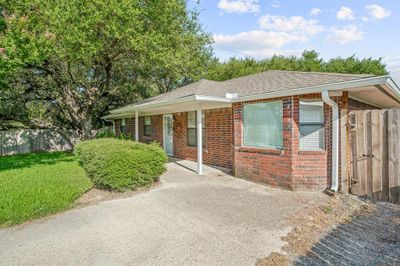 Single story home featuring a front lawn | Image 1