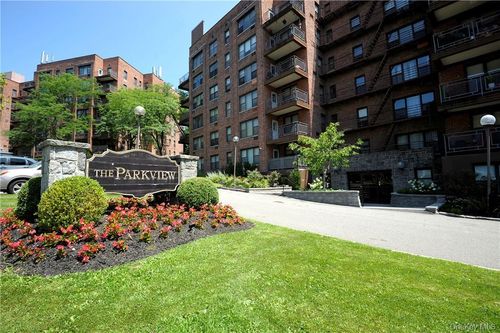 4f-117 S Highland Ave, Ossining, NY, 10562-5837 | Card Image