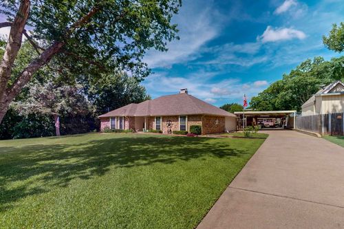 105 Crest Brook Dr, Red Oak, TX, 75154-5145 | Card Image
