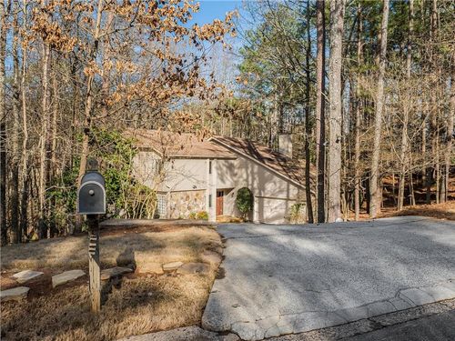 100 Mount Shasta Ln, Johns Creek, GA, 30022-5440 | Card Image
