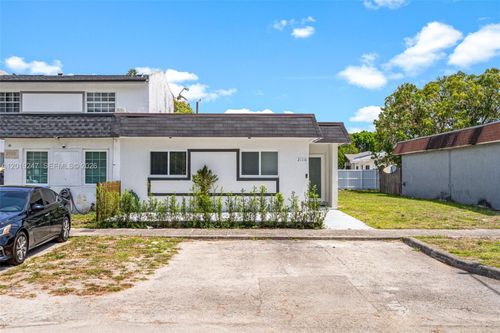 21110 Nw 39th Ave, Miami Gardens, FL, 33055-1136 | Card Image