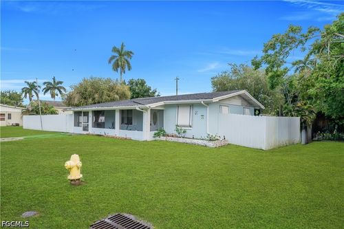 77 Glenmont Dr W, NORTH FORT MYERS, FL, 33917-4115 | Card Image