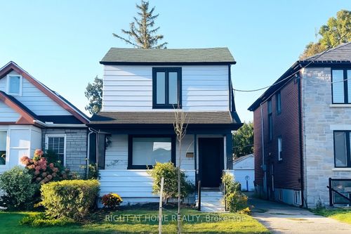 28 Pendeen Ave, York, ON, M6N2P3 | Card Image