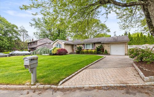 11 Gilford Ct, Melville, NY, 11747-1334 | Card Image